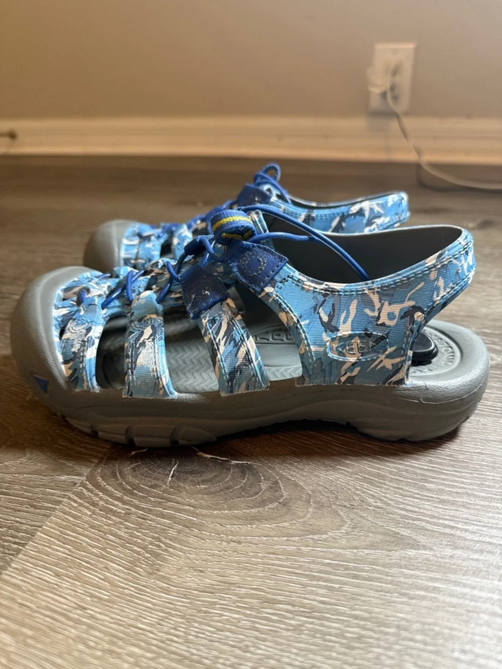 KEEN Blue Camo Youth SZ 4 Unisex Newport H2 Water Shoes Hiking / Waterproof